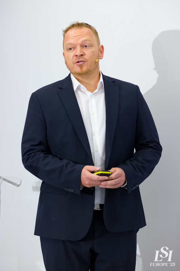 08-09-25 LSI Europe Track 1 Day 1 (ADAM)-359